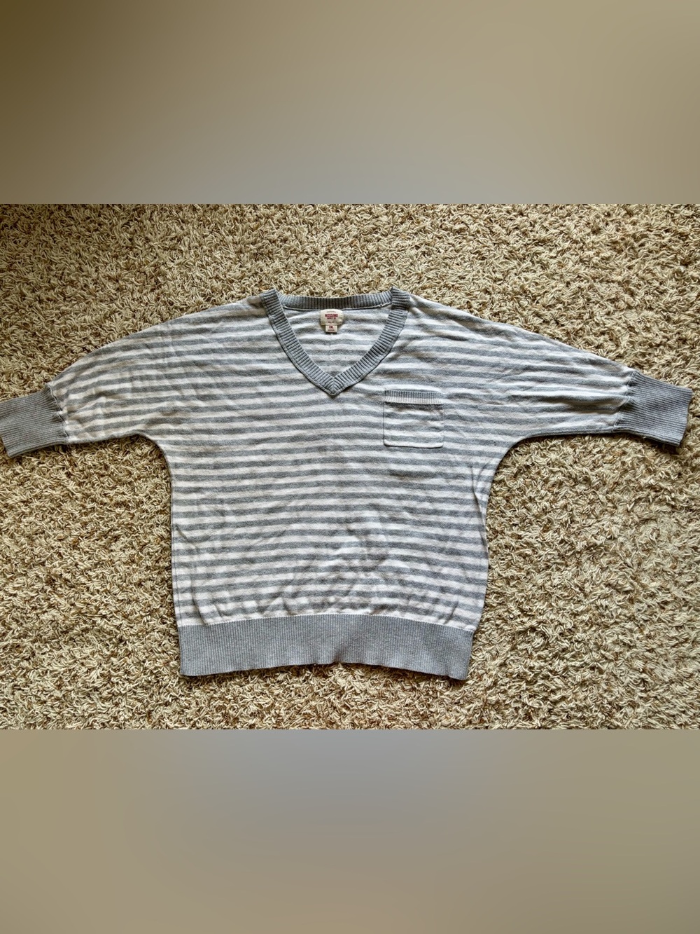 Mossimo Supply Co. Light Gray & White Striped V-Neck Women’s Sweater Size XL